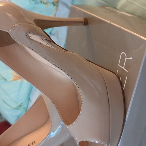 Marc Fisher high heels, light natural, sz 9.5 - Picture 2 of 3